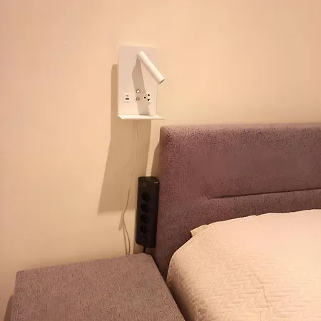 Apartament 2 Zimmer Appartement Mit Vollausstattung Auf 84 Qm Alt Zeschdorf